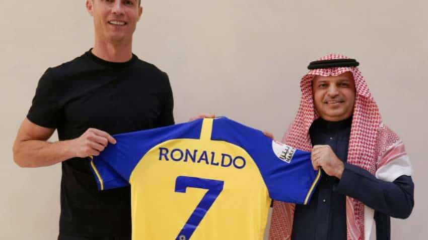 Cristiano Ronaldo: रोनाल्डो ने Al Nassr club  के साथ किया करार, सालाना सैलरी जानकर उड़ जाएंगे होश