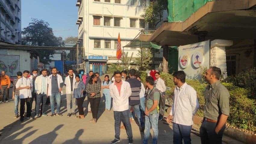 Doctors Strike: आखिर क्यों हड़ताल पर हैं महाराष्ट्र के रेजिडेंट डॉक्टर? इमरजेंसी छोड़ ये सभी सेवाएं हो सकती हैं प्रभावित