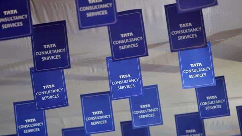 TCS: Q3 नतीजों के बाद स्‍टॉक खरीदें या बेचें? कैसे बनाएं आगे की स्ट्रैटेजी, चेक कर लें अगला टारगेट 