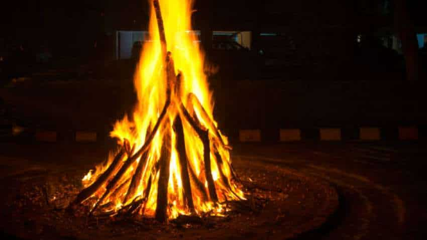 Happy Lohri 2023: लोहड़ी मनाने से पहले इन बातों का रखें ध्यान, जानें आग जलाने के पीछे की मान्यता