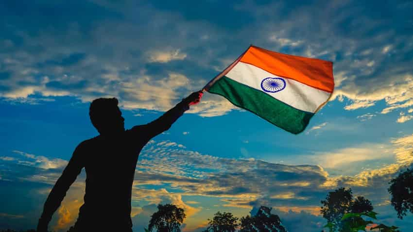 Republic Day Quotes and Wishes: भारत के 74वें गणतंत्र दिवस पर अपनों को भेजने के लिए कुछ खास मैसेज