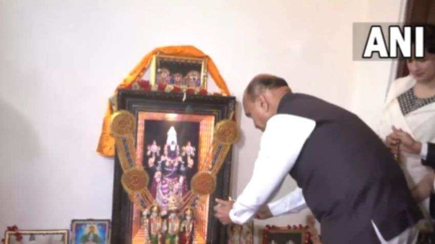 Budget 2023 Updates: बजट पेश होने से पहले मंदिर पहुंचे वित्त राज्यमंत्री भागवत कराड, की पूजा