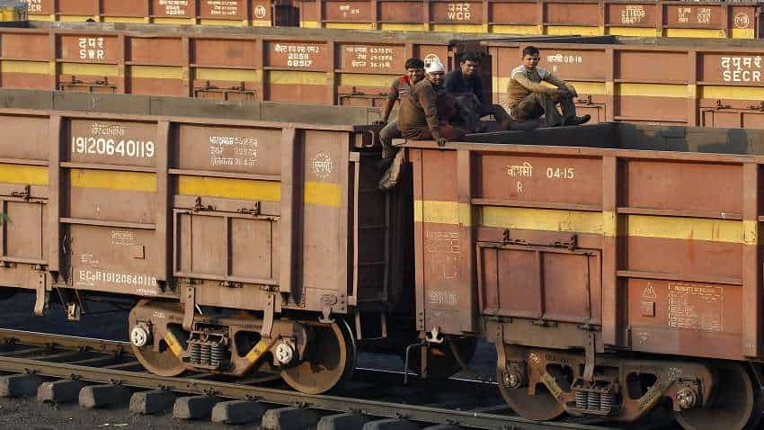 Indian Railways: माल ढुलाई से रेलवे की कमाई 16% बढ़ी, 10 महीने में इतनी हुई आमदनी