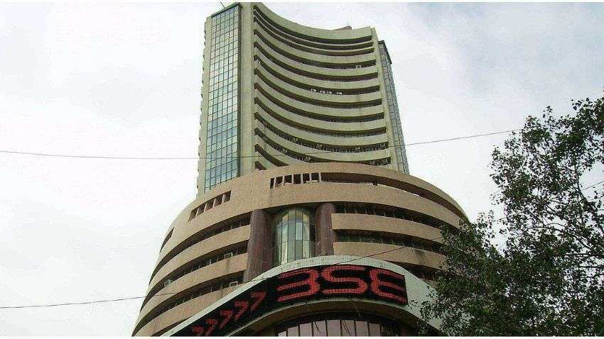 Stock Market Highlights: बाजार में लगातार दूसरे दिन गिरावट, सेंसेक्स 220 अंक टूटकर बंद- करीब 200 स्टॉक्स में लगा लोअर सर्किट