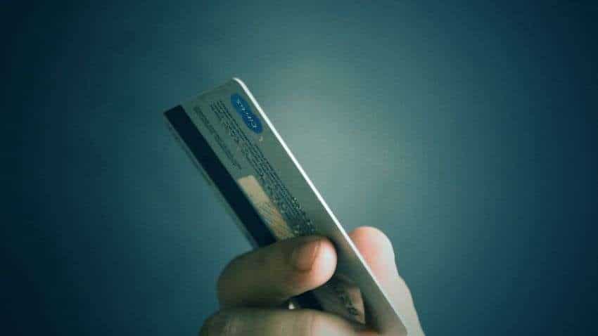 आपके पास इस सरकारी बैंक का है डेबिट कार्ड तो जेब पर बढ़ेगा बोझ, 13 फरवरी से बढ़ जाएंगे ये चार्जेज, जानिए यहां