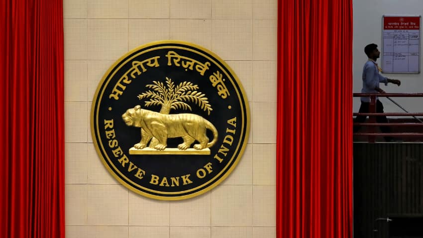 RBI ने जारी की ऑनलाइन पेमेंट एग्रीगेटर के रूप में काम करने वाले 54 यूनिट्स की लिस्ट, पढ़ें पूरी डीटेल्स