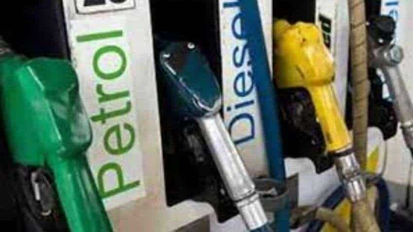 Petrol-Diesel Price Today: इंटरनेशनल मार्केट में क्रूड की तेजी पर लगा ब्रेक, क्या आज सस्ता हुआ है पेट्रोल-डीजल? जानिए अपने शहर का भाव 