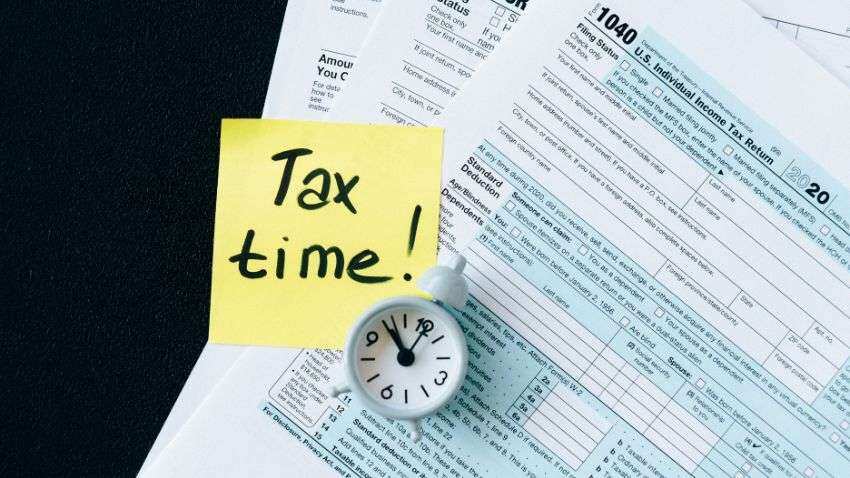 Tax Saving Tips: नई या पुरानी टैक्स रिजीम- क्या है आपके फायदे की स्कीम? एक्सपर्ट्स से समझें टैक्स सेविंग का फंडा