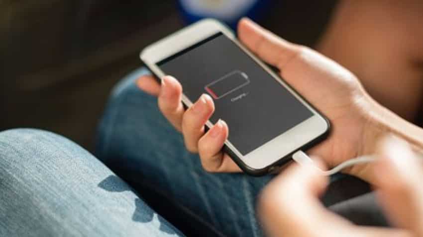 Smartphone Tips: आपका स्‍मार्टफोन भी जल्‍दी-जल्‍दी हो जाता है डिस्‍चार्ज? कहीं ये आपकी इस गलती का नतीजा तो नहीं