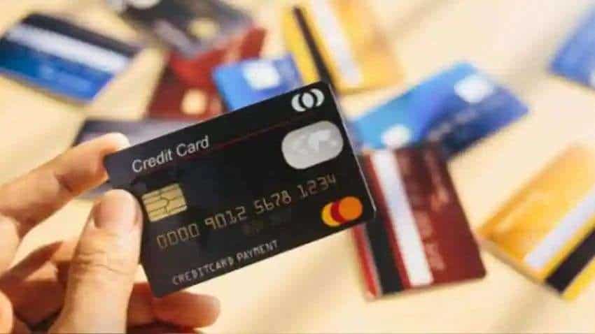 Credit Card से जमकर खर्च कर रहे लोग, लगातार 11वें महीने बना रिकॉर्ड, जानें कौन कर सकता है क्रेडिट कार्ड के लिए अप्लाई