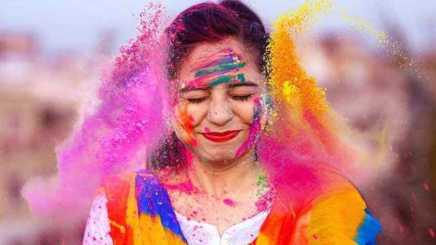 Holi 2023: होली खेलने से पहले बालों में लगाते हैं तेल, इस साल न करें ये गलती, हो सकता है बड़ा नुकसान