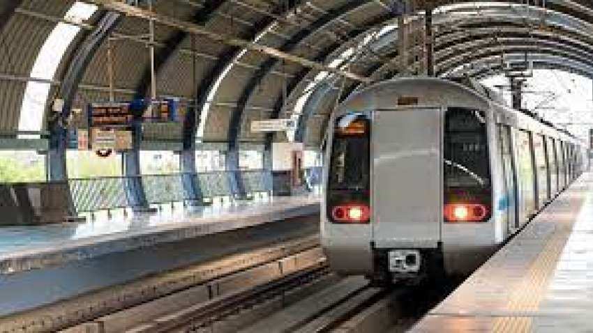 Delhi Metro Timing on Holi: होली के दिन मेट्रो से कहीं जाने से पहले देख लें टाइमिंग, DMRC ने दिया ये बड़ा अपडेट