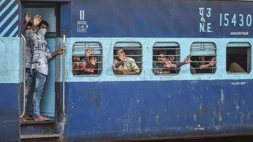 होली पर घर जा रहे लाखों लोगों के लिए रेलवे ने किया कुछ ऐसा काम, सभी के लिए कन्फर्म सीट का हो गया इंतजाम!