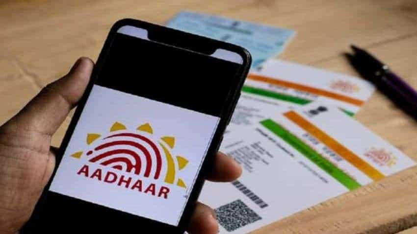 Aadhaar Card Update: फ्री में आधार अपडेट कराने का सुनहरा मौका! जानें ऑनलाइन और ऑफलाइन क्या-क्या करा सकते हैं अपडेट