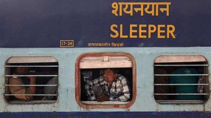 Indian Railways: प्लेटफॉर्म टिकट के लिए लंबी लाइन की टेंशन जाइए भूल, एक मोबाइल ऐप से हो जाएगा सारा काम