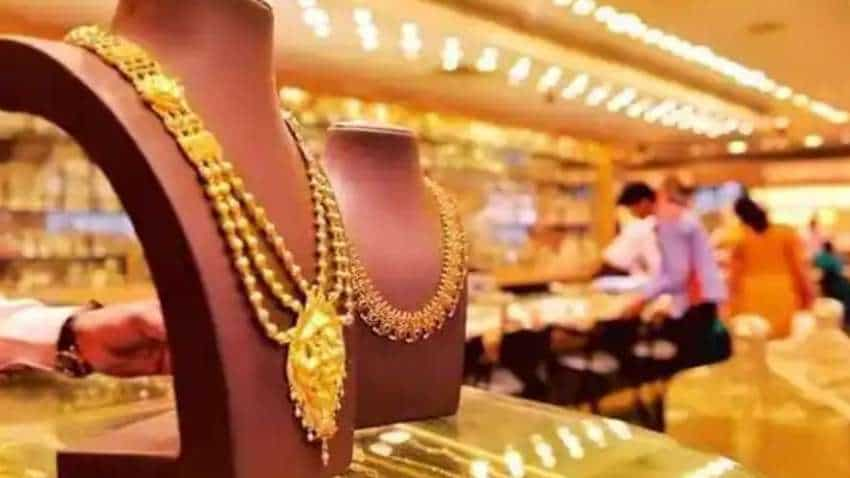 Gold rate today: दो दिनों में ₹950 सस्ता हुआ सोना, हर 10 ग्राम के लिए अब देनी होगी ये कीमत