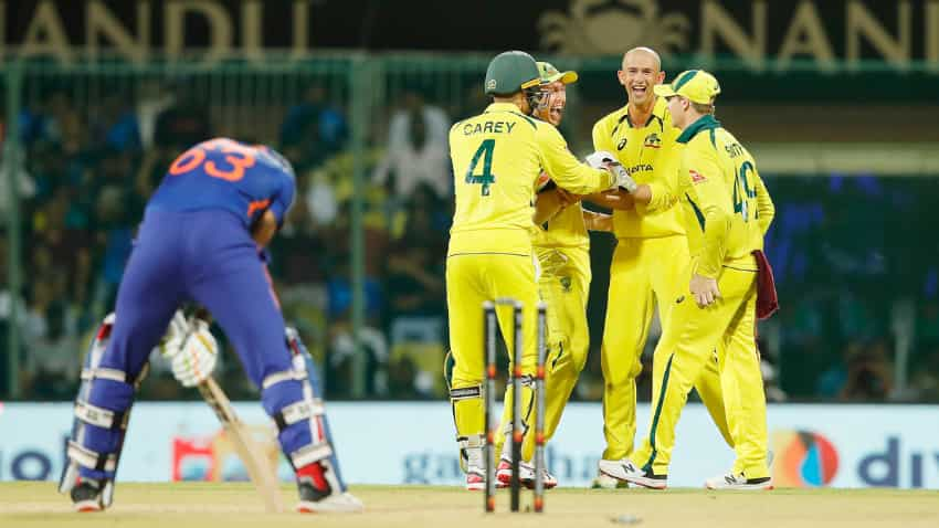 IND vs AUS 3rd ODI Highlights: नहीं काम आई शुभमन गिल और विराट कोहली की पारी, ऑस्ट्रेलिया ने भारत को 21 रनों से हराया, 2-1 से जीती सीरीज