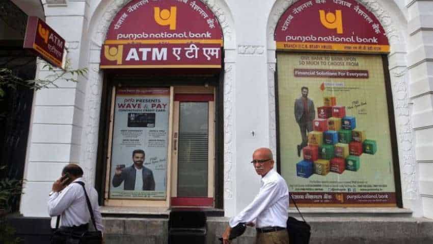 PNB ग्राहकों को बड़ा झटका, अकाउंट में पैसे नहीं फिर भी काट लिया जाएगा ATM ट्रांजैक्शन चार्ज; जानिए पूरी बात