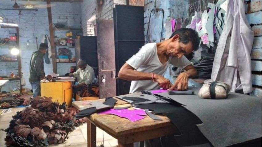 Sarkari Loan Yojana: छोटे व्यापारियों को लोन देने वाली ये योजना अब हुई और बेहतर, पीएम मोदी ने की तारीफ