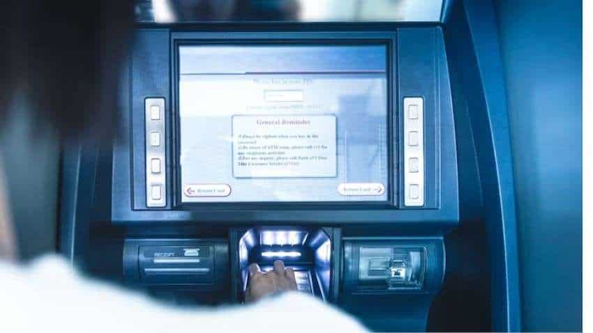 ATM Fraud: एटीएम से पैसे निकालते हैं तो हो जाएं सावधान, आपकी अंगुलियों के निशान भी बना सकते हैं फ्रॉड का शिकार