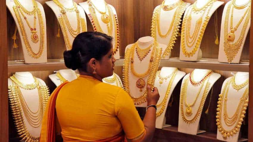 Gold Rate Today: सोना खरीदने वालों के लिए सुनहरा मौका, कीमत में आई 1100 रुपए की बड़ी गिरावट