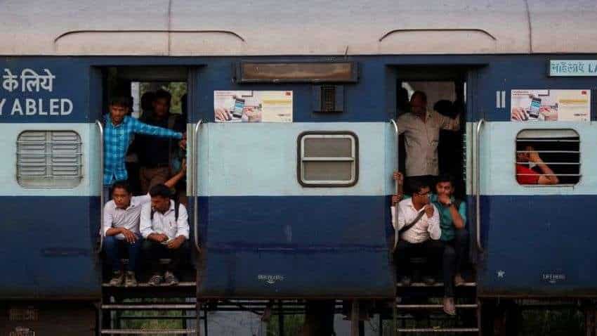 ट्रेन में जनरल डिब्बा हमेशा शुरू और अंत में ही क्यों लगाया जाता है? कभी सोचा है आखिर ऐसा क्यों करती है रेलवे
