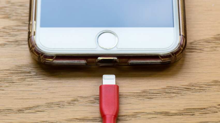 iPhone की बैटरी जल्दी हो जाती है खर्च? लम्बे समय तक बढ़ाने का ये है आसान तरीका- फॉलो करें टिप्स
