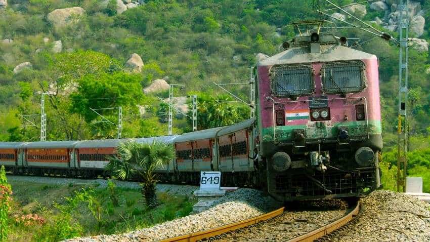 Indian Railways: पैसेंजर, मेल, एक्सप्रेस या सुपरफास्ट... क्या आपको पता है आखिर कैसे तय होती है किसी ट्रेन की कैटेगरी? 