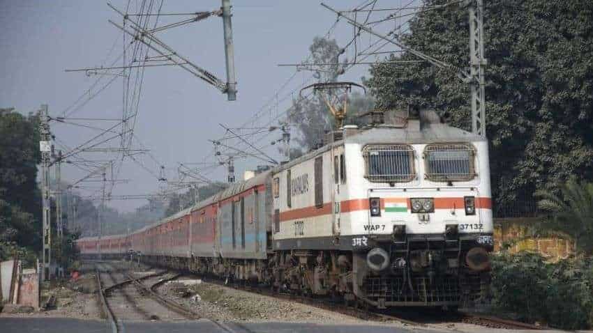 बुजुर्गों से रियायत वापस लेकर रेलवे ने कर ली करोड़ों की कमाई, RTI में सामने आ गई पूरी सच्चाई