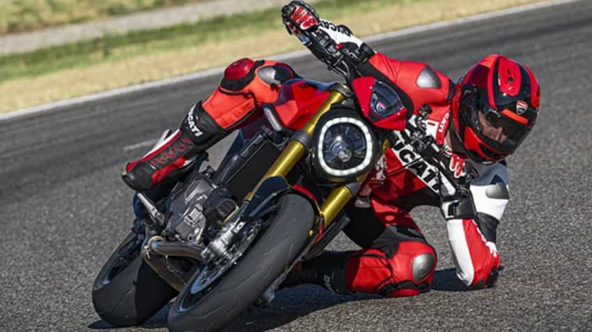 ABS ऑन कॉर्नरिंग, ट्रैक्शन कंट्रोल जैसे दमदार फीचर्स से लैस है Ducati Monster SP बाइक- जानें कीमत से लेकर सबकुछ