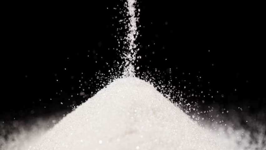 Sugar Price: उत्पादन 9% घटने की संभावना से चीनी की मिठास हुई कड़वी, एक महीने में इतने बढ़े भाव