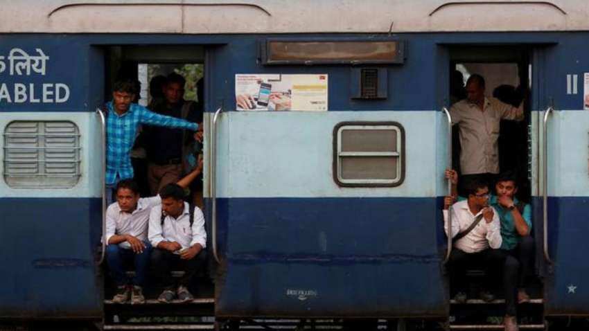 एक, दो नहीं 2.7 करोड़ पैसेंजर्स पिछले साल नहीं कर पाएं ट्रेन से ट्रैवल, RTI में हुआ ये बड़ा खुलासा, जानिए क्या रही वजह