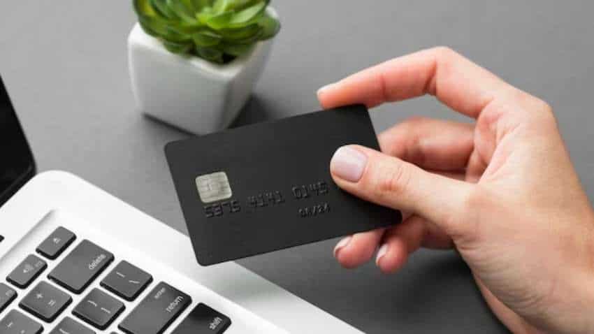 Credit Card यूजर्स के लिए राहत भरा है IRDAI का नया नियम, बीमा कंपनियों ने बताया आपका क्या है फायदा