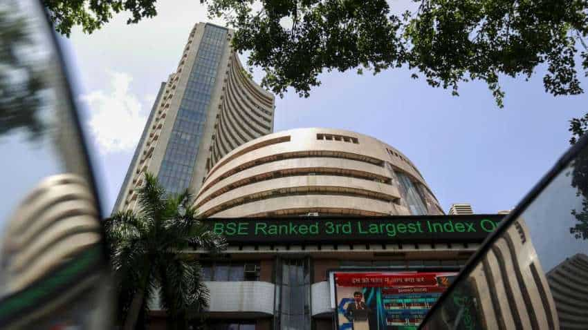 बाजार में तेजी से निवेशकों में लौटी खुशी की लहर, Sensex 62000 के पार बंद, इन स्टॉक्स ने भरा जोश