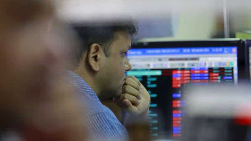 Stock Market: बाजार में 4 दिन की तेजी पर ब्रेक; सेंसेक्स करीब 300 अंक 