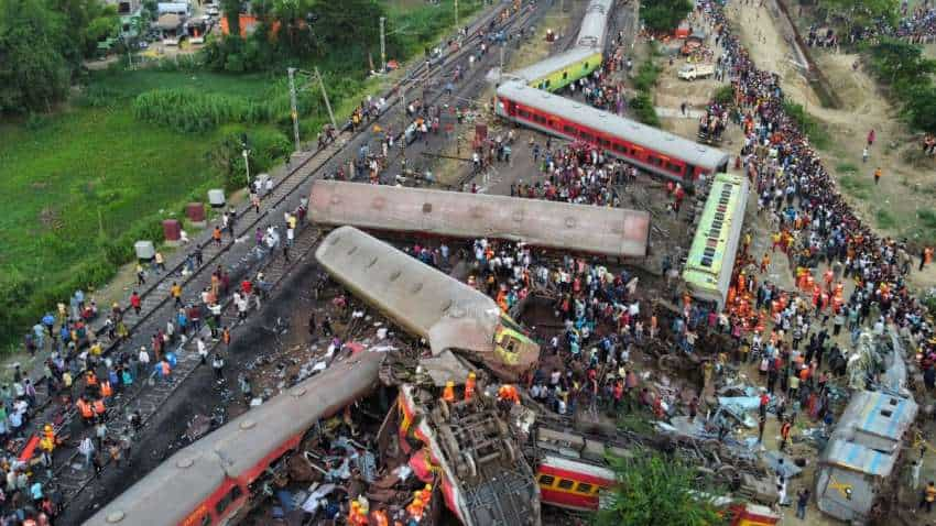 ओडिशा के Balasore Train Accident के बाद से फरार है जूनियर इंजीनियर? रेलवे ने CBI जांच को लेकर दिया बड़ा अपडेट | Zee Business Hindi