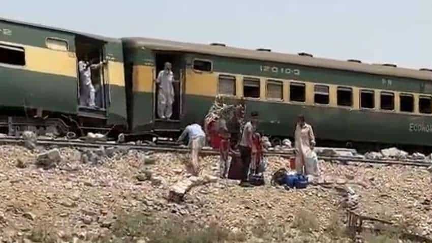 पाकिस्तान के नवाबशाह में बड़ा रेल हादसा, 10 बोगियां पटरी से उतरीं, अब