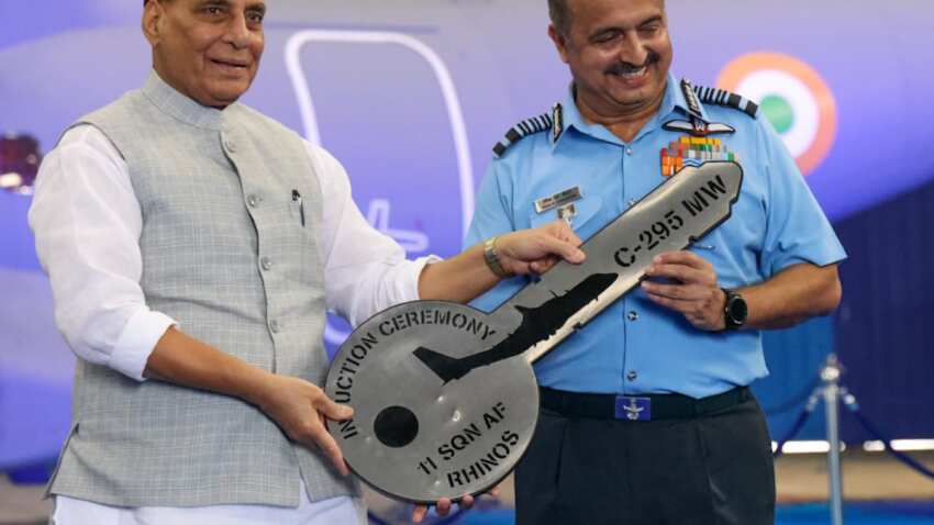 दुश्मन देशों को अब मुंहतोड़ जवाब देगा भारत, C-295 एयरक्राफ्ट हुआ भारतीय वायु सेना के बेड़े में शामिल