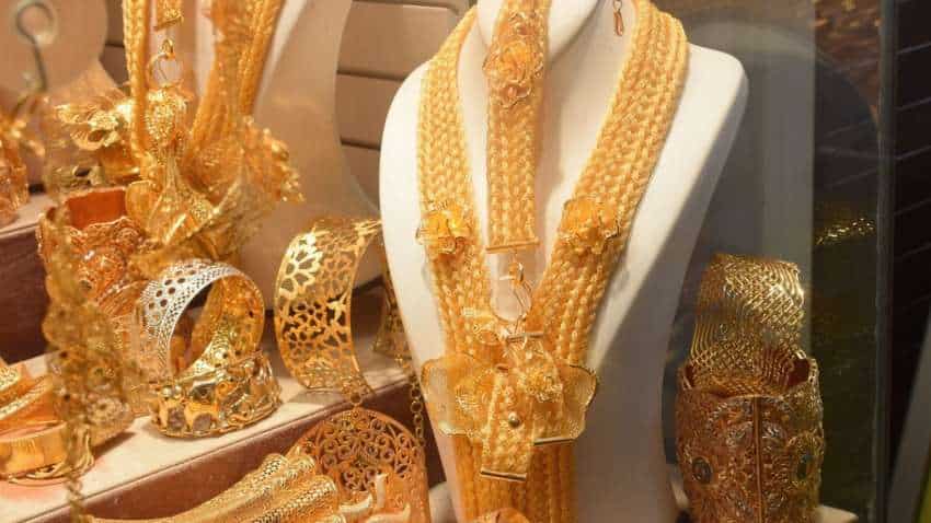 Gold खरीदने का गोल्डन चांस, सोने पर मिल रही बड़ी छूट, ज्वेलरी पर भी बंपर ऑफर लेकर आए ज्वेलर्स