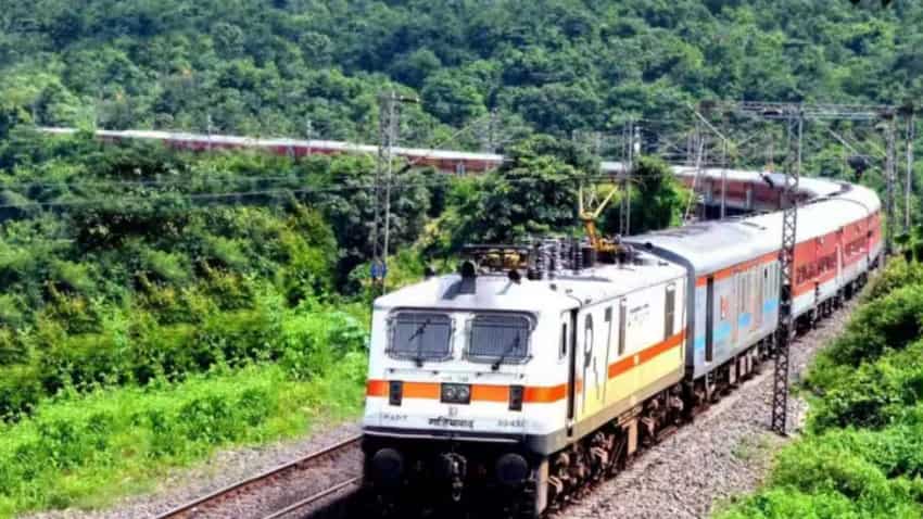 अब दिवाली-छठ पर घर जाने वालों के लिए खुशखबरी, 283 पूजा स्पेशल ट्रेन चलाने की घोषणा, ट्रेनों में 5980 जोड़े जाएंगे कोच