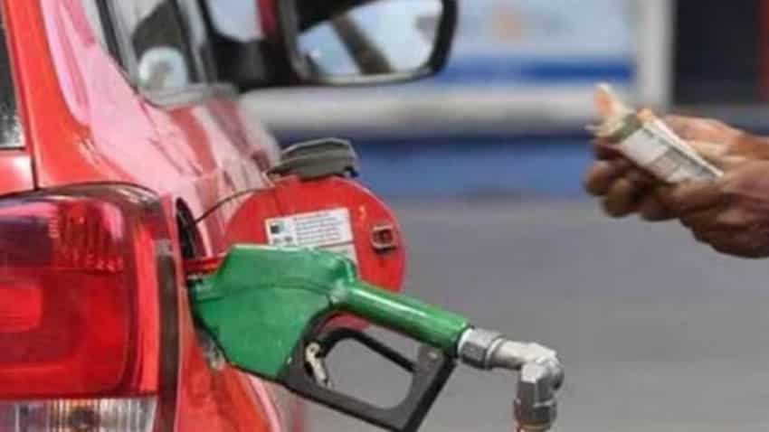 दिसंबर का पहला दिन; क्या हैं पेट्रोल और डीजल के भाव, जानें ताजा लिस्ट के आंकड़ें