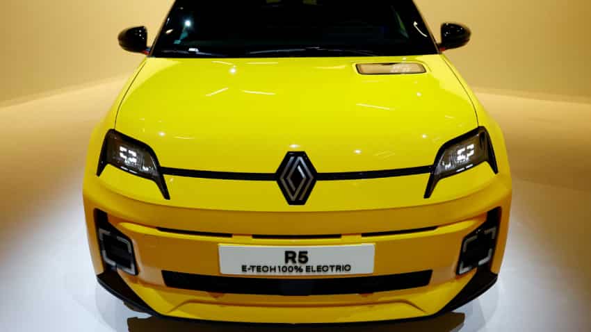 Renault ने अनवील की अपनी नई इलेक्ट्रिक कार R5, सिंगल चार्ज पर दौड़ सकती है 400 km