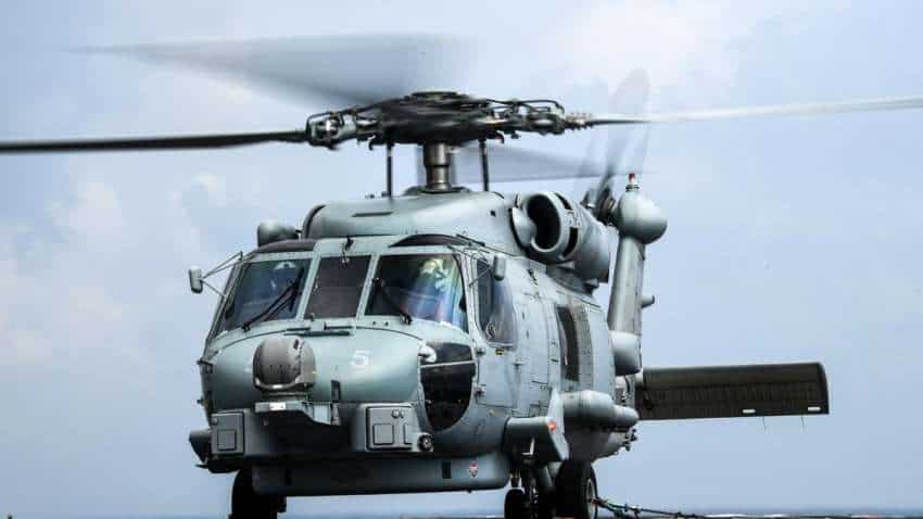 पानी के अंदर छिपे दुश्मन को भी खोज निकालेगा ये हेलिकॉप्टर, INS गरुड़ में कमिशन होंगे MH 60R 'Sea Hawk'