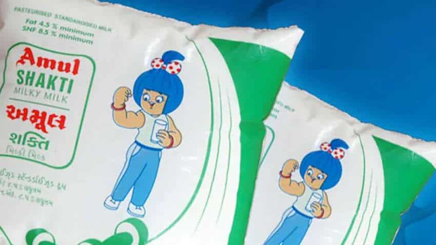 सुबह की चाय होगी महंगी, मदर डेयरी के बाद Amul ने ₹2 महंगा किया दूध, जानिए  कब से लागू होगी नई कीमत | Zee Business Hindi