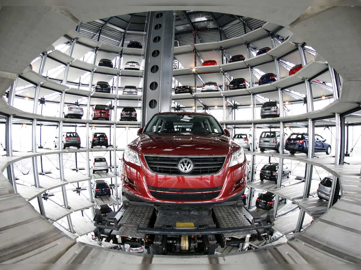 VW to offer to buy back nearly 500,000