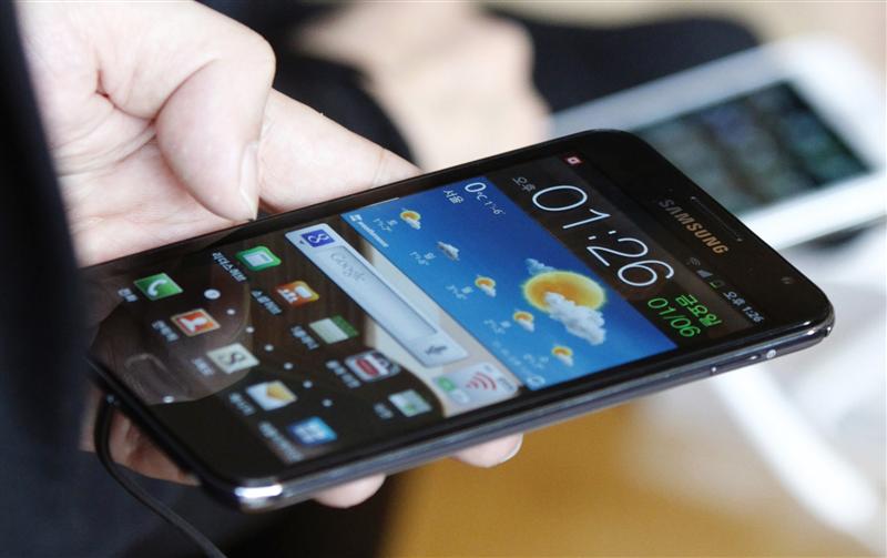 Samsung to sell smartphones at Re 1