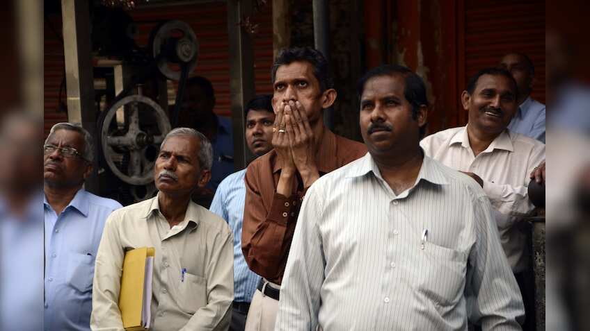 Sensex, Nifty fall on global growth worries, weak China data