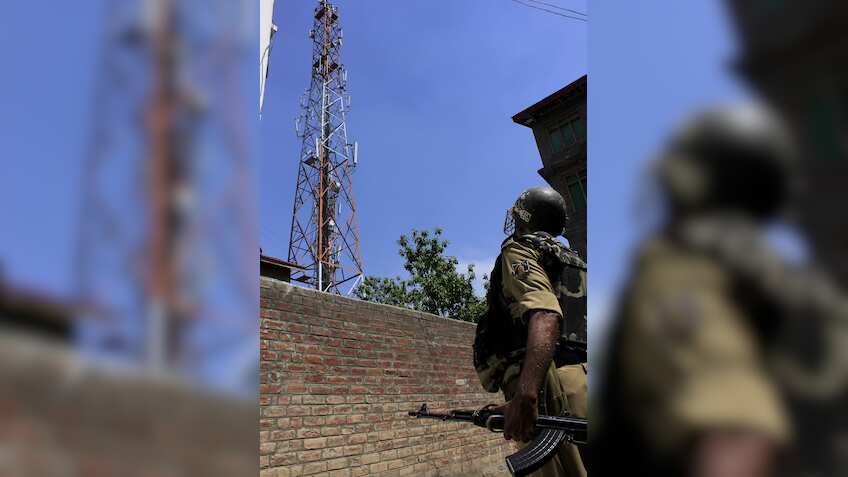 Telecom operators rift on govt's spectrum usage charge widens