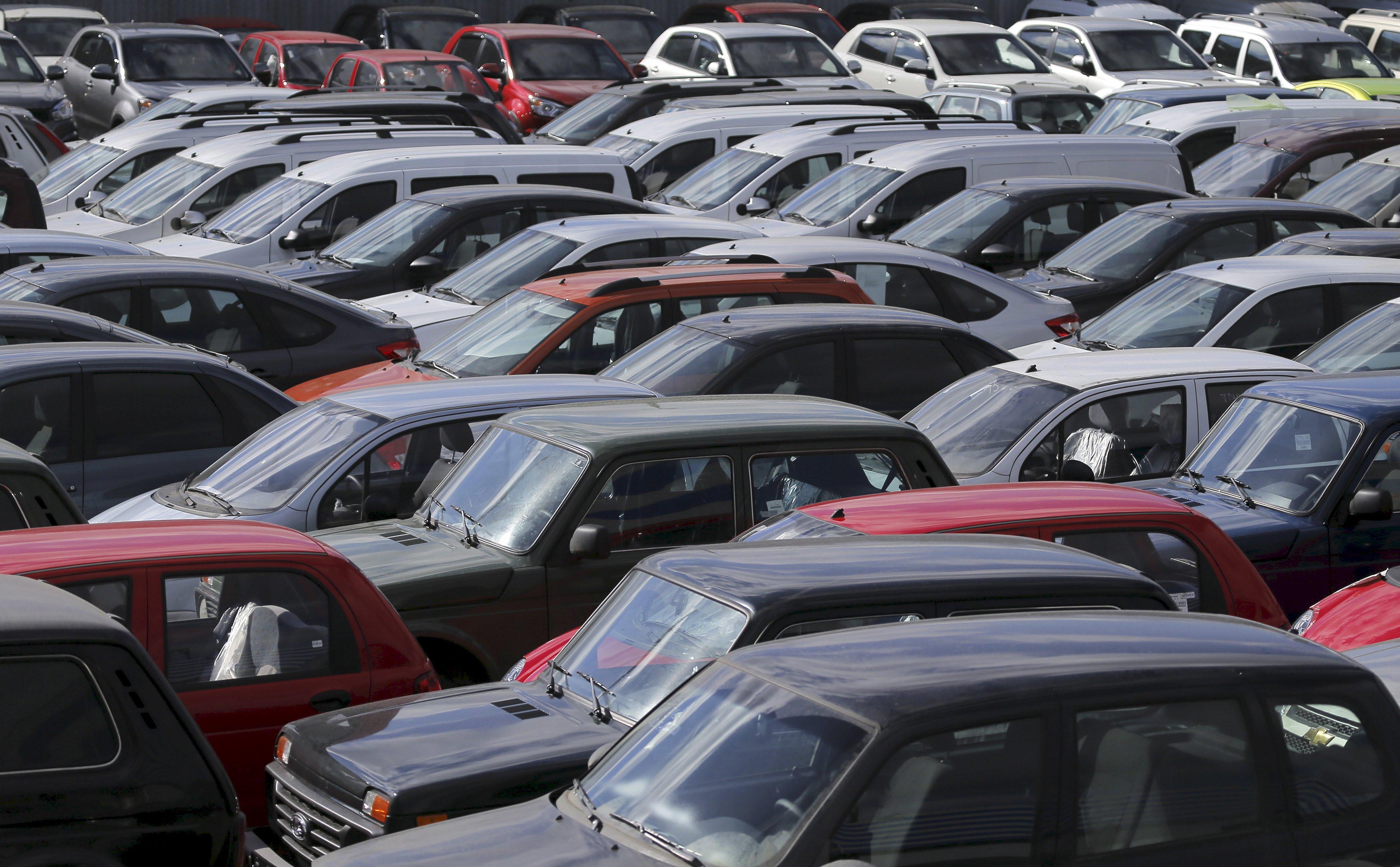 Domestic car sales rise 2% in April: SIAM