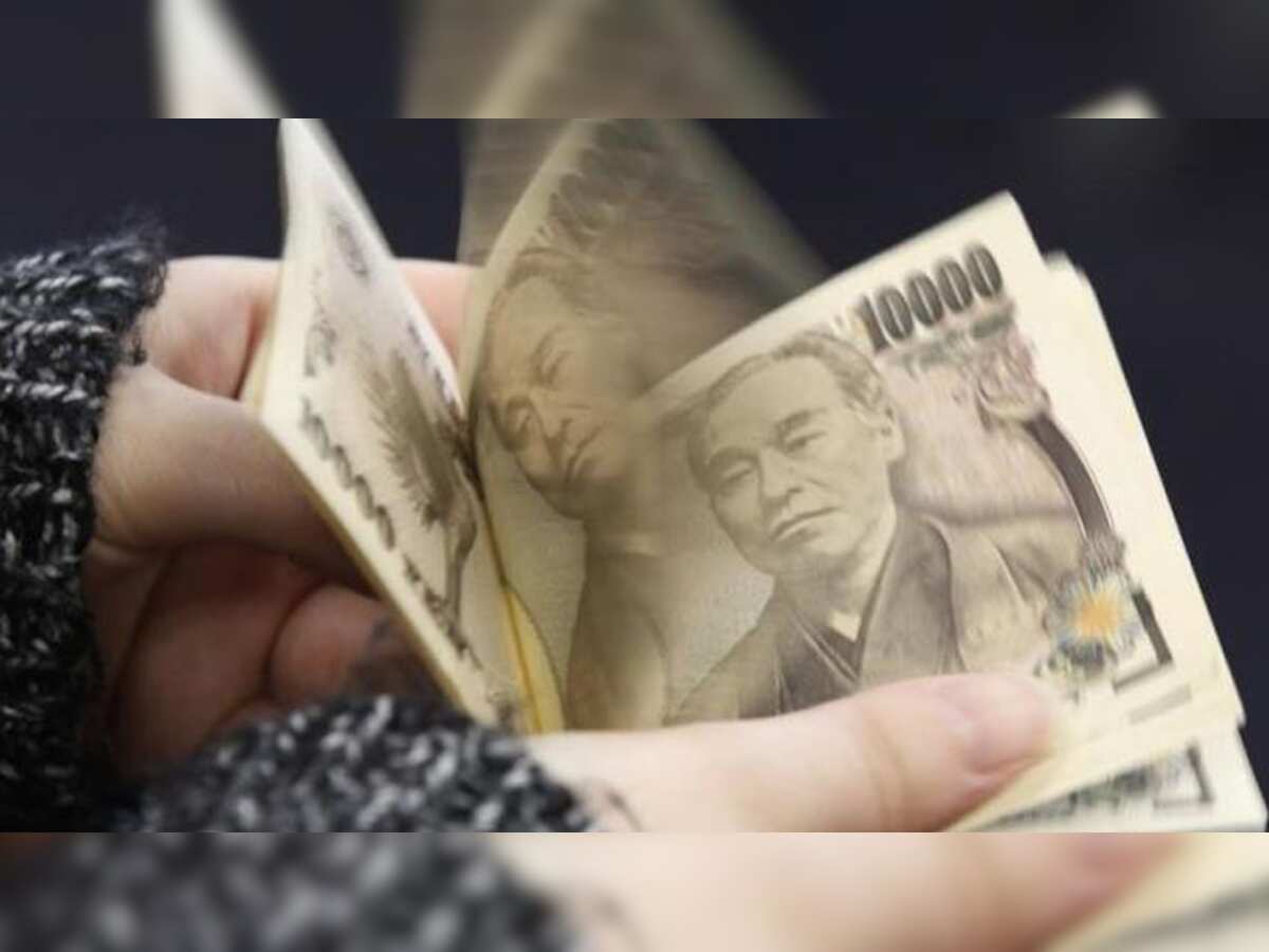 Yen falls near two-week lows after Japan&#039;s verbal